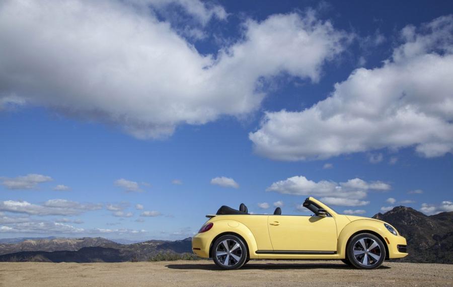  Volkswagen Beetle Cabriolet 2012 года  (фото 35 из 107)